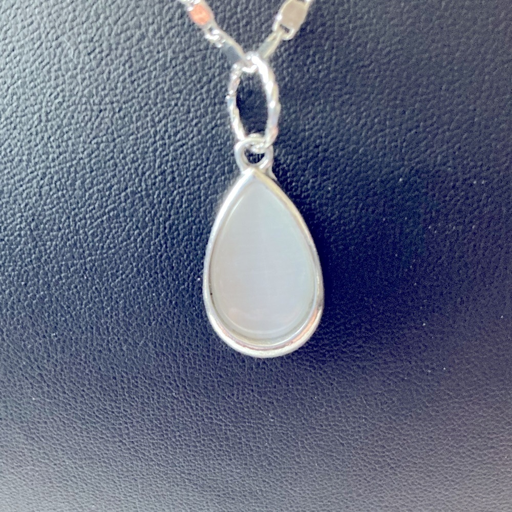Silver Tone Cat’s Eye Necklace - Picture 1 of 3